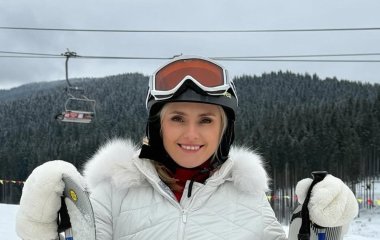 Ірина Федишин покаталася з батьками на лижах і зачарувала сімейними фото у зимовій казці