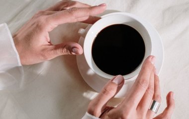 Вчені з'ясували чому наступна чашка кави може зашкодити вашому мозку