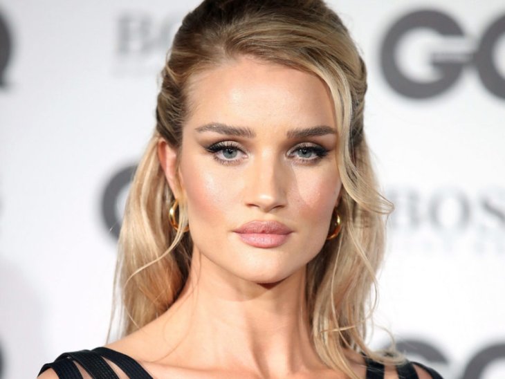 Рози Хантингтон-Уайтли показала, как проводит время в изоляции