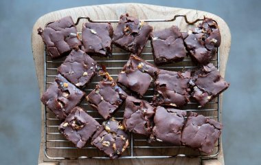 Сладкоежки оценят: рецепт брауни с грецким орехом