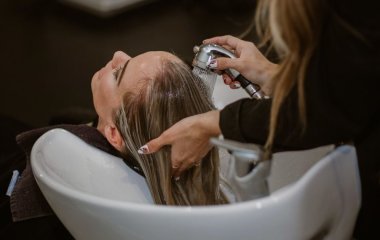 Ви миєте голову неправильно: 10 кроків - і ви побачите, як зміниться волосся до невпізнання