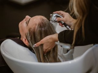 Ви миєте голову неправильно: 10 кроків - і ви побачите, як зміниться волосся до невпізнання