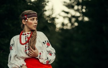 День української жінки 2026: найкрасивіші привітання у картинках, які підкорять серце