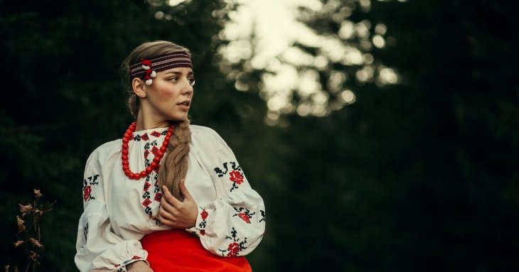 День української жінки 2026: найкрасивіші привітання у картинках, які підкорять серце