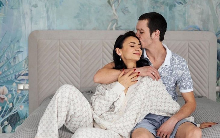 Илона Гвоздева впервые прокомментировала слухи о разводе с мужем