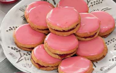 Малиновые птифуры