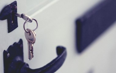 Небезпечна звичка: що відбувається, коли залишаєте ключ у дверях на ніч