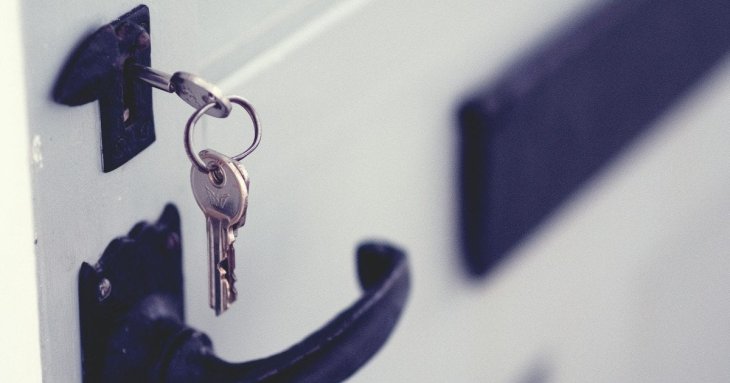 Небезпечна звичка: що відбувається, коли залишаєте ключ у дверях на ніч