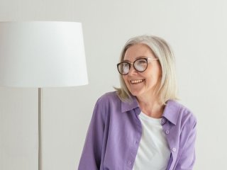Модні стрижки 2026 для жінок після 60: чотири варіанти, які роблять волосся візуально густішим