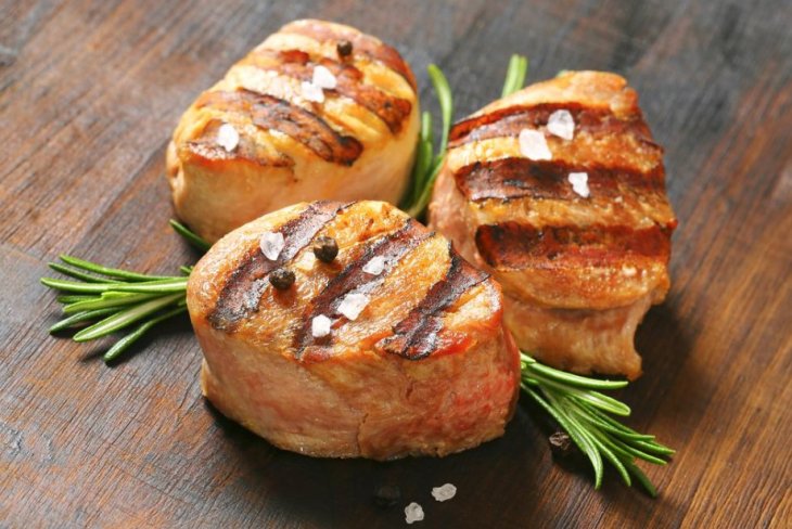 Аппетитные свиные медальоны: рецепт сытного мясного блюда