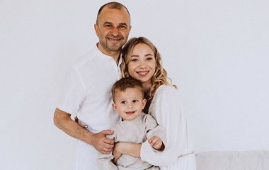 Жена Виктора Павлика показала, как борется с задержкой речи их сына