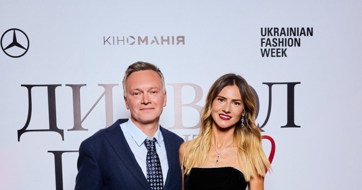 Відомий український ведучий з дружиною-красунею знявся у 