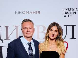 Відомий український ведучий з дружиною-красунею знявся у 