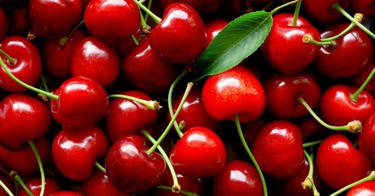 Як за лічені секунди почистити вишні від кісточок: найкращі домашні лайфхаки з підручними засобами