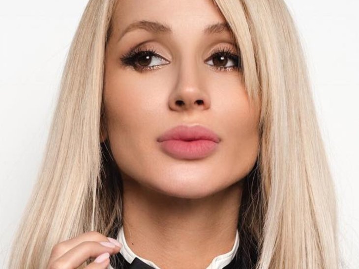 Светлана Лобода похвасталась плоским животиком в кожаном комплекте 