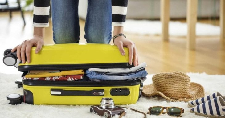 Чому досвідчені мандрівники завжди кладуть прищіпки у валізу: ось що вони знають, а початківці — ні