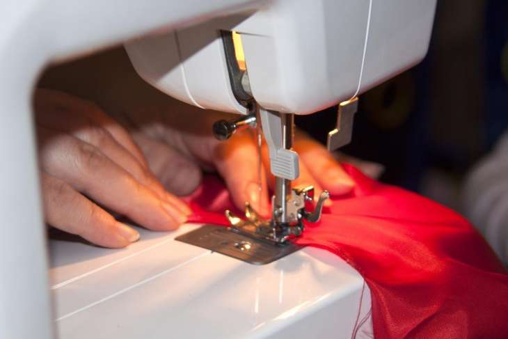 Какие факторы учитывать при выборе швейной машинки?