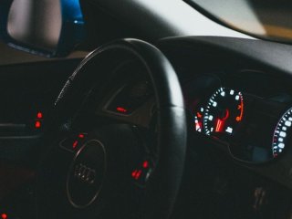 Три корисні кнопки в машині, які більшість водіїв забуває використовувати