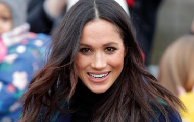 Меган Маркл блистала в черном пальто от «Givenchy»