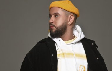 MONATIK отыграл концерт в Киеве: неожиданный дуэт с Могилевской и аукцион с вышиванкой Зеленского