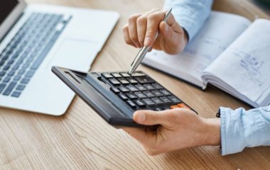 Працівник помилково отримав 330 зарплат і хутко звільнився: як він виграв суд та зберіг кошти