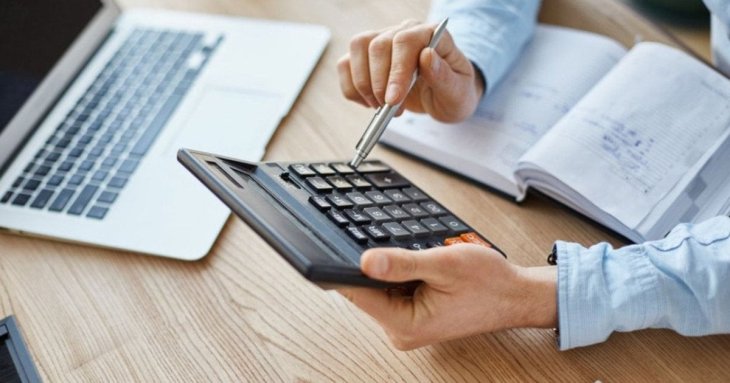 Працівник помилково отримав 330 зарплат і хутко звільнився: як він виграв суд та зберіг кошти
