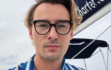 Чувственный снимок Алана Бадоева