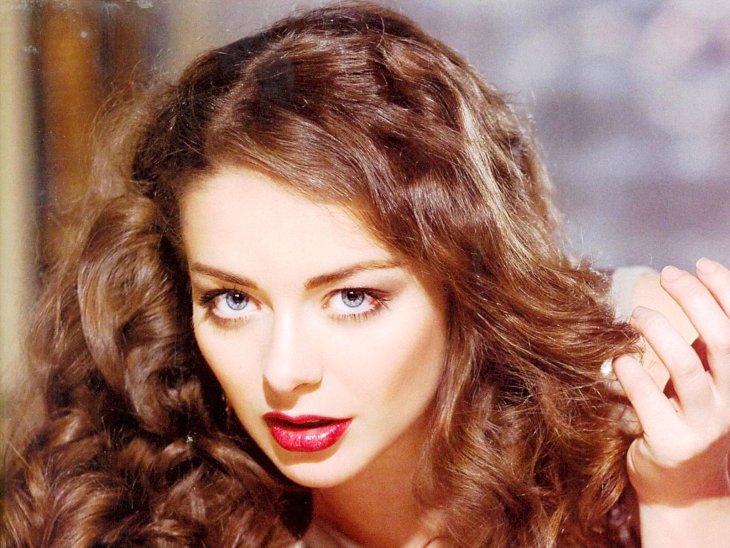 Марина Александрова примерила ретро-образ