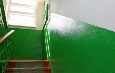 Чому стіни раніше фарбували наполовину: яка була логіка