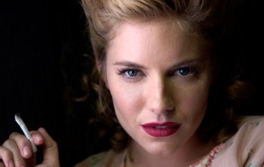 Сиенна Миллер представила новый фильм «Женщина в огне» на фестивале в Канаде 