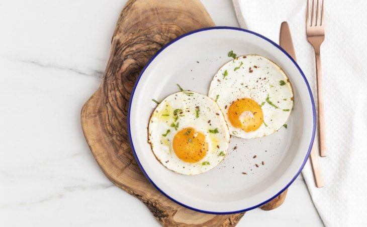 Кому не стоит употреблять яичницу на завтрак