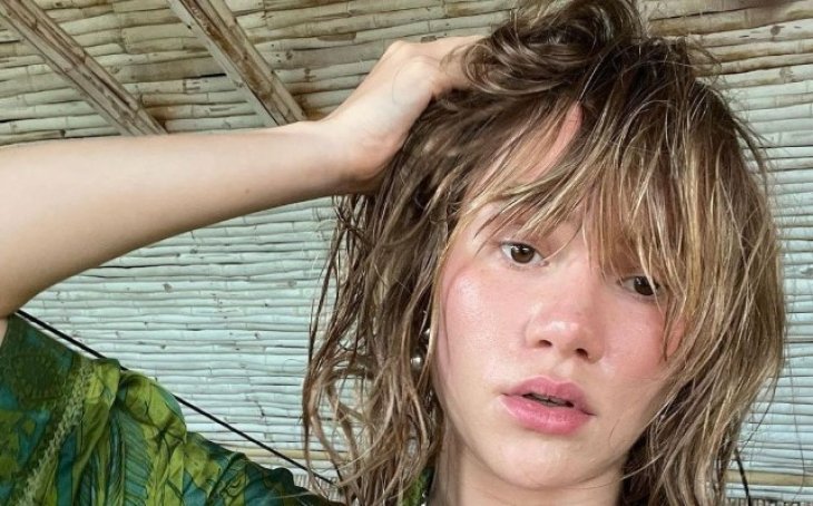 Беременная избранница Роберта Паттинсона восхитила фото с округлым животиком во время их отпуска