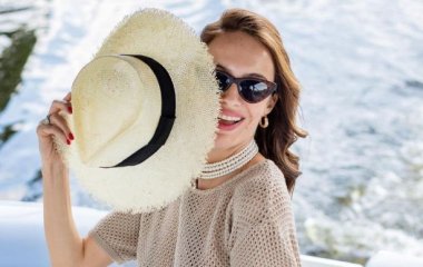 Экс-жена Остапчука в купальнике с пикантным разрезом похвасталась отдыхом в Италии