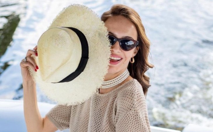 Экс-жена Остапчука в купальнике с пикантным разрезом похвасталась отдыхом в Италии