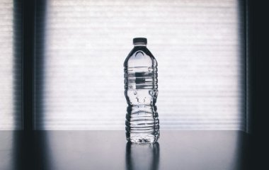 Навіщо японці ставлять біля своїх будинків пляшки з водою: ну дуже хитрий спосіб