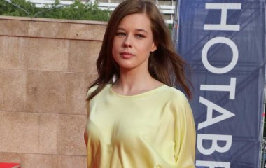Леди в красном: Екатерина Шпица восхитила поклонников соблазнительным образом 