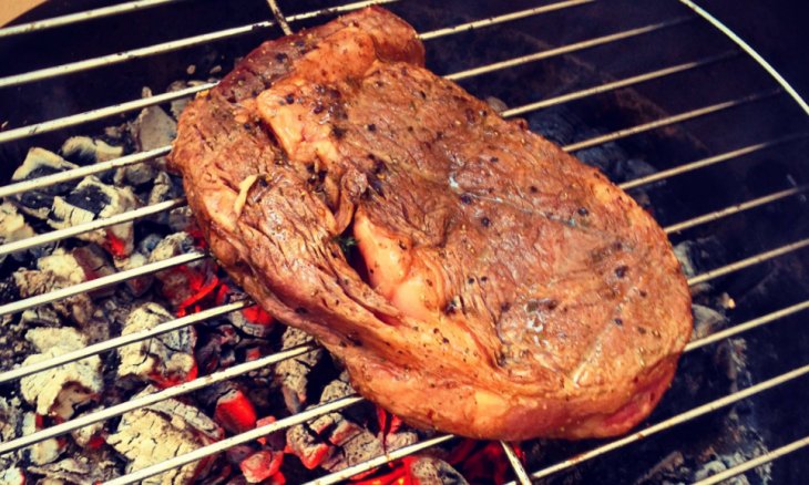 Рецепты приготовления стейка из говядины на сковороде