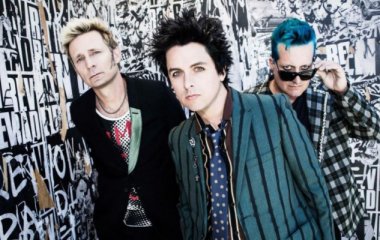 Green Day отметили возвращение к живым выступлениям новым клипом