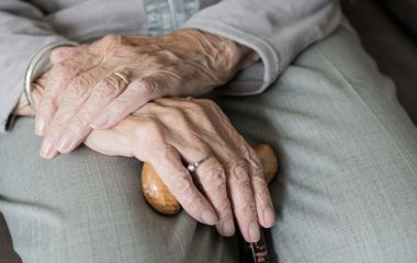 Вибір між обов’язком і власним життям: донька відмовилася доглядати за хворою матір’ю і пояснила чому
