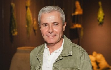 Костянтин Грубич замилував появою з дружиною-красунею та дорослою донькою на публічному заході