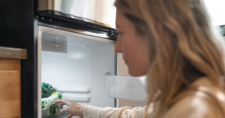 Не кладіть ці продукти у холодильник: коли холод рятує, а коли псує смак