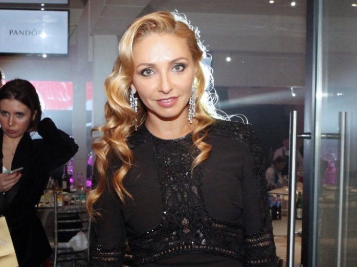 Постигая культуру востока: Татьяна Навка примерила паранджу в Ташкенте