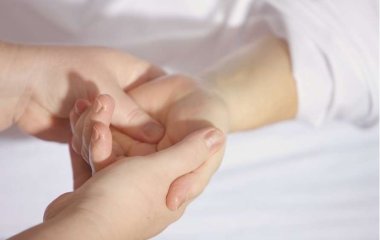 Медики рассказали, как по запястьям и лодыжкам определить рак