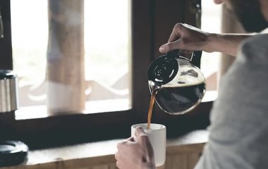 Названо ранкові звички, які можуть скоротити тривалість життя
