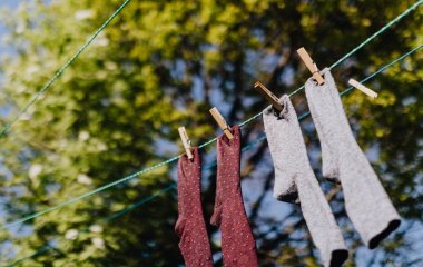 Як відіпрати шкарпетки та повернути їм білосніжний вигляд: простий спосіб прибрати сірість і жовтизну