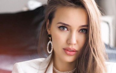 Анастасия Костенко похвасталась фигурой в купальнике после вторых родов