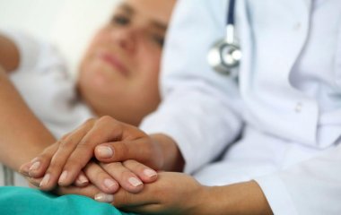 Онкологи назвали 7 признаков рака молочной железы