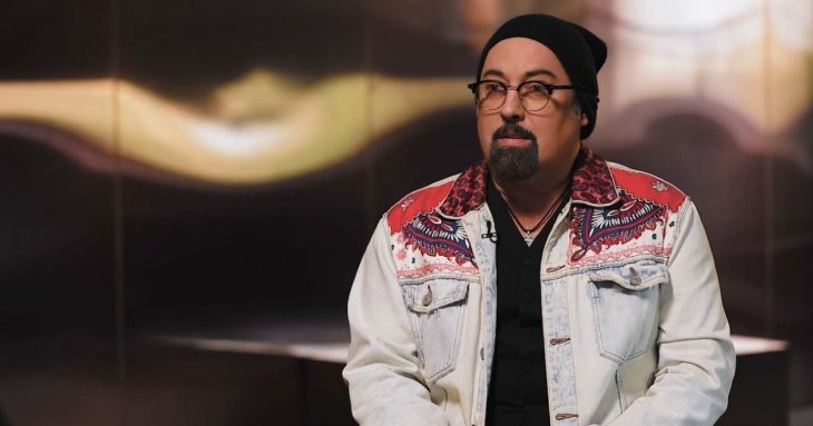 Дмитро Коляденко зізнався, чому постійно ходить у шапці, та пожартував про свій інтим