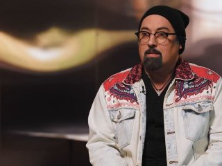 Дмитро Коляденко зізнався, чому постійно ходить у шапці, та пожартував про свій інтим