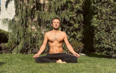 Святослав Вакарчук засветил голый торс и кубики пресса